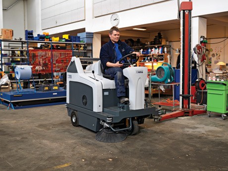 駕駛式掃地機(jī)